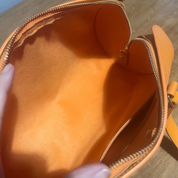 Louis Vuitton Orange Epi Leather Soufflot Bag Authentic. - Picture 3 of 9